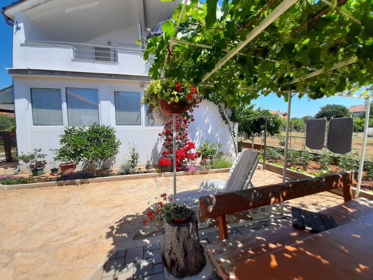 Nena 2 Apartment ซูโกชัน ภายนอก รูปภาพ